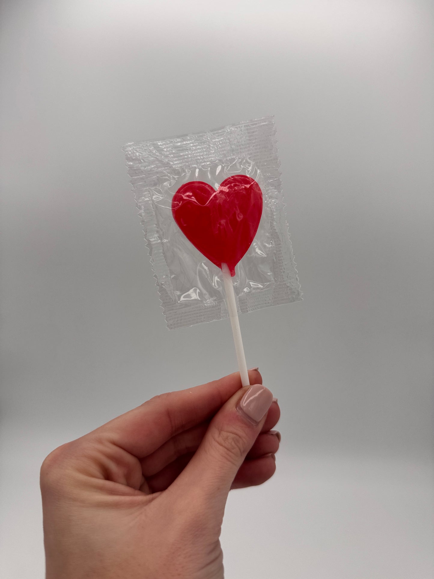 Red Heart Pops Strawberry 1.6kg