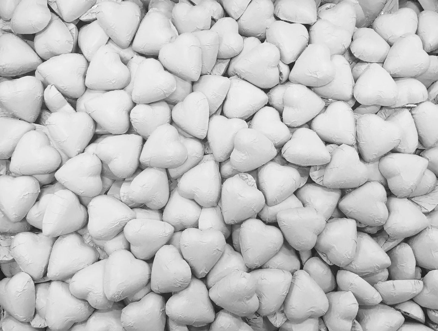 Toms Choc Hearts 1kg white foiled in cello bags