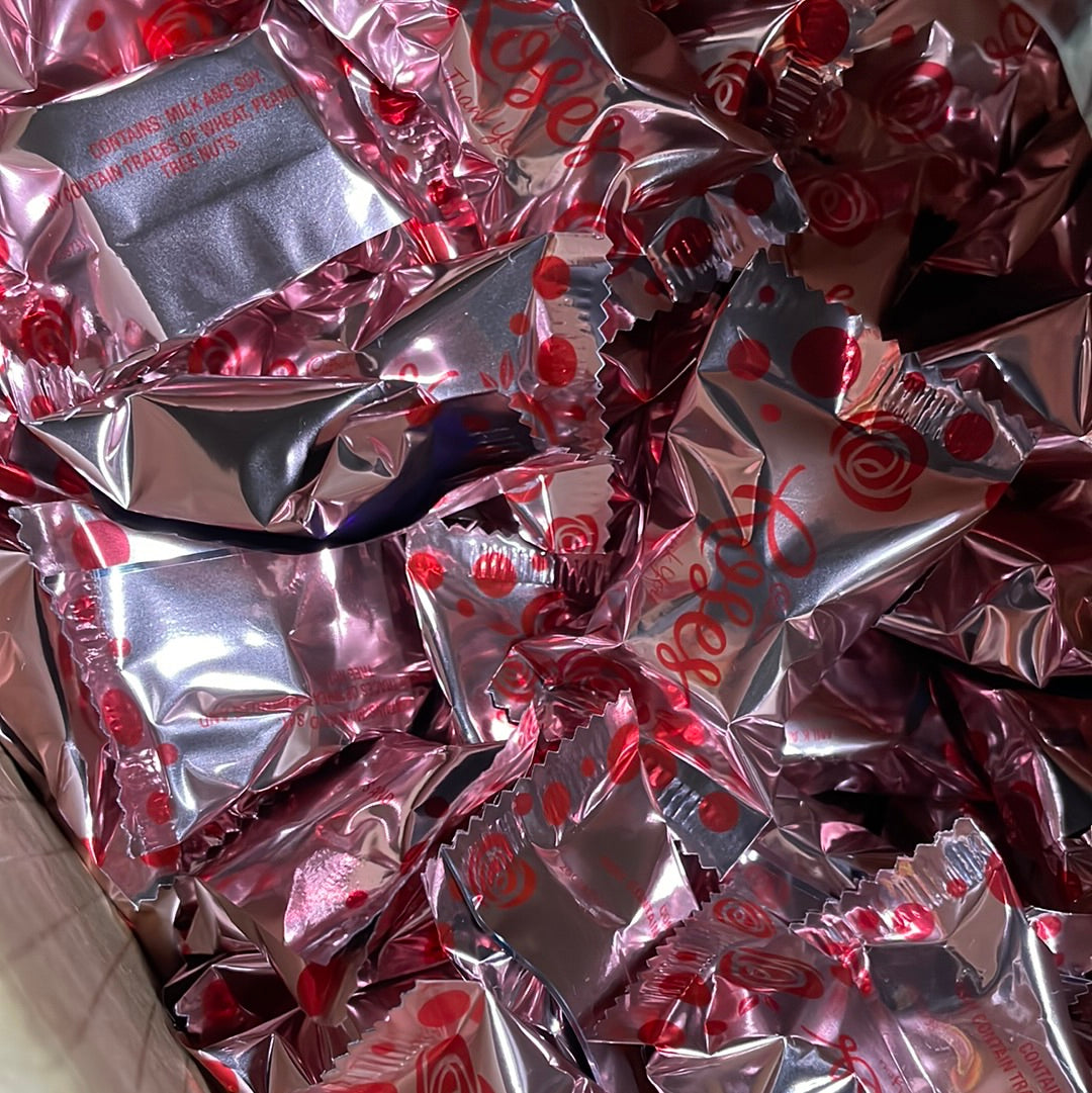 Cadbury Roses - 8kg white chocolate raspberry whip (12.2g) – Tom's ...