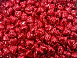 Toms Choc Hearts 1kg red foiled in cello bag